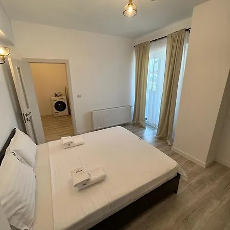 Cozy Deluxe Apartments In Centre Of Historical Suceava Exterior foto