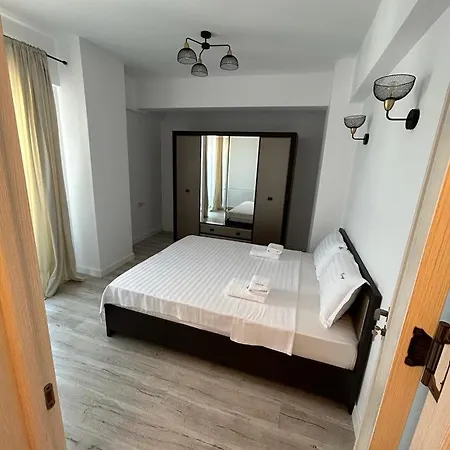 Cozy Deluxe Apartments In Centre Of Historical Suceava Exterior foto