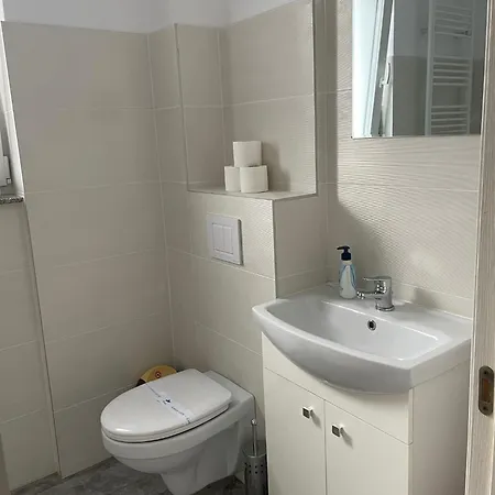 Cozy Deluxe Apartments In Centre Of Historical Suceava Exterior foto